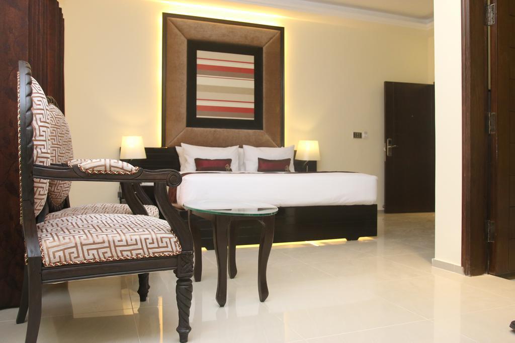Grand Enclave Otel Lahor Oda fotoğraf