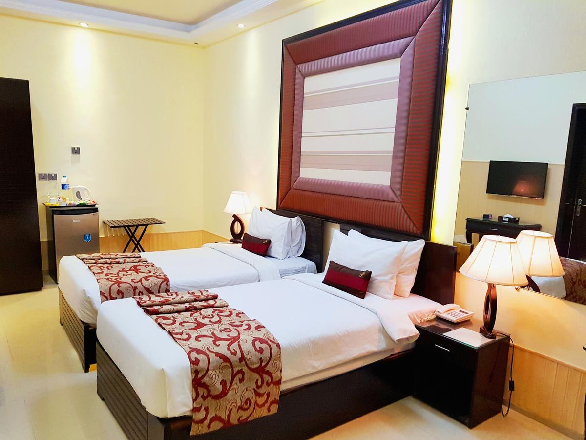 Grand Enclave Otel Lahor Dış mekan fotoğraf