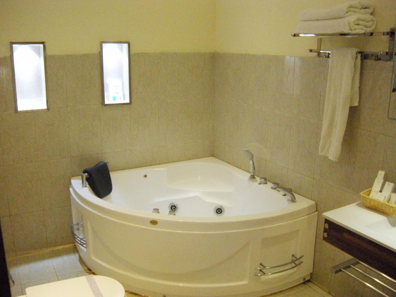 Grand Enclave Otel Lahor Dış mekan fotoğraf